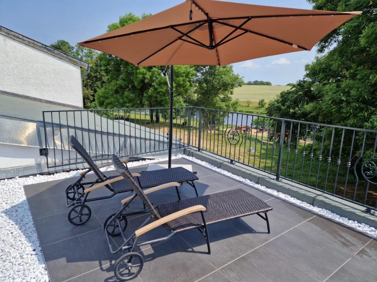 Ferienwohnung Mit Kamin Und Traumhafter Dachterrasse Mit Weitblick In Die Natur Neu Gaarz Extérieur photo